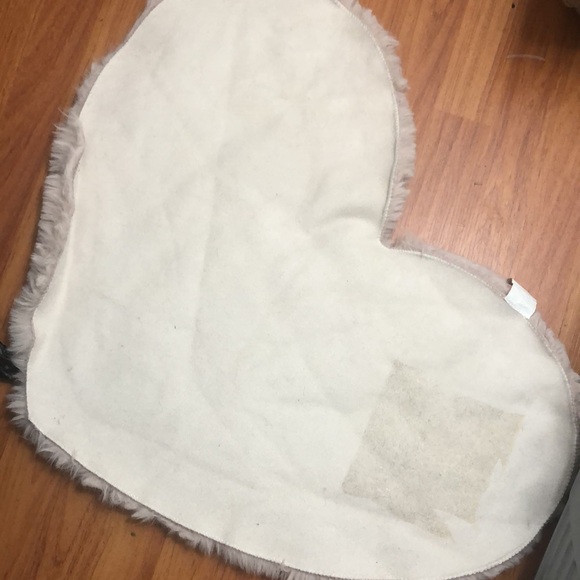 Adorable faux fur heart shaped pink area rug! 💕💕💕 - Picture 5 of 5